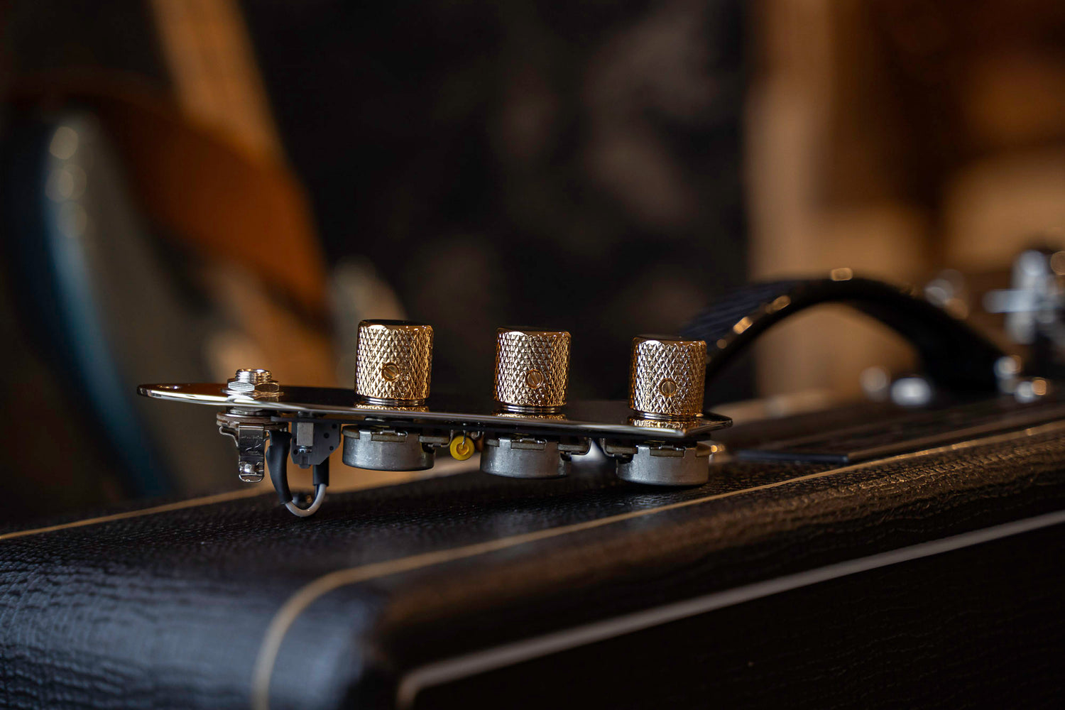 Custom Shop : Plaque de contrôle chargée pour Jazz Bass®
