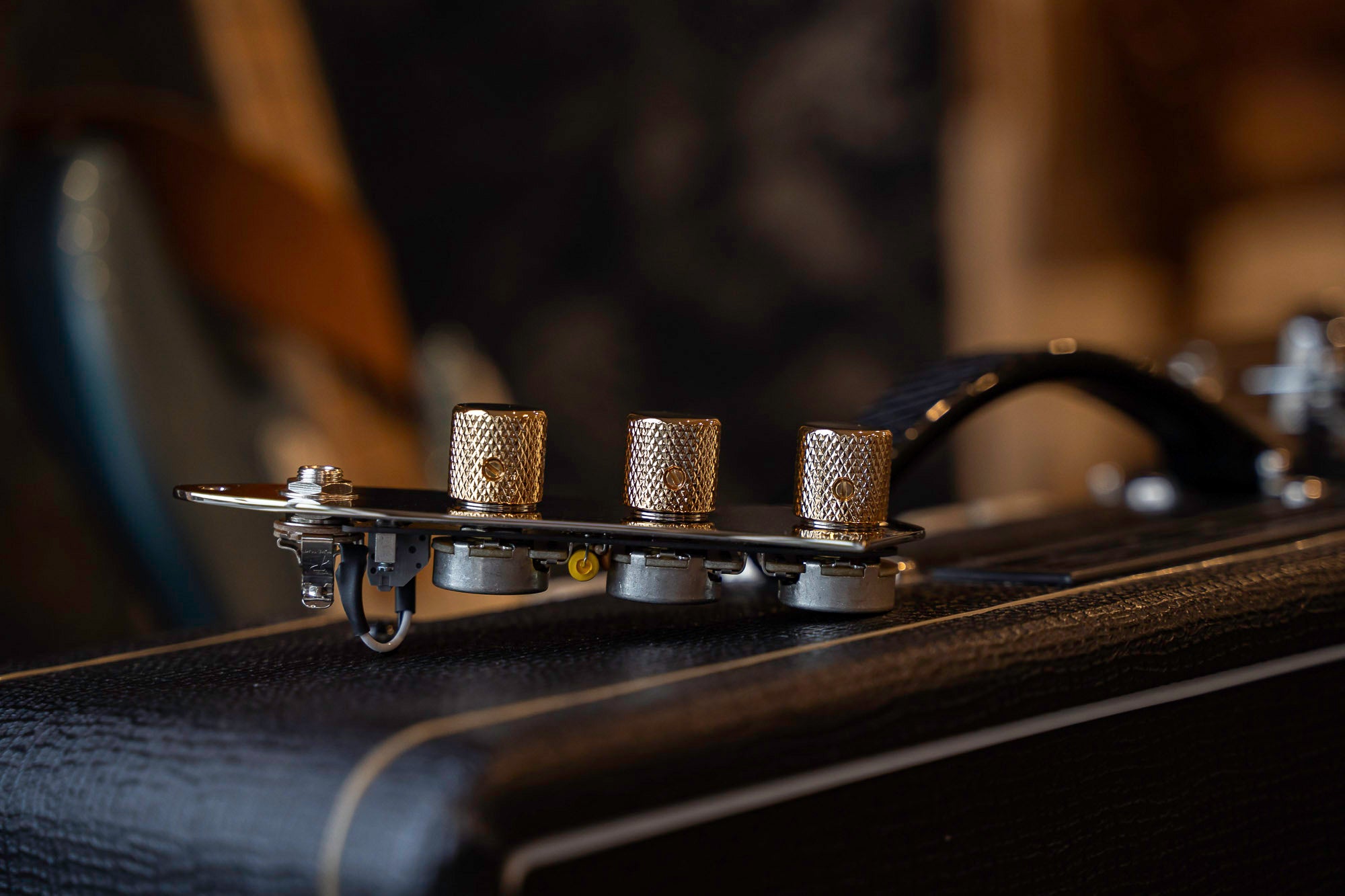 Custom Shop : Plaque de contrôle chargée pour Jazz Bass®