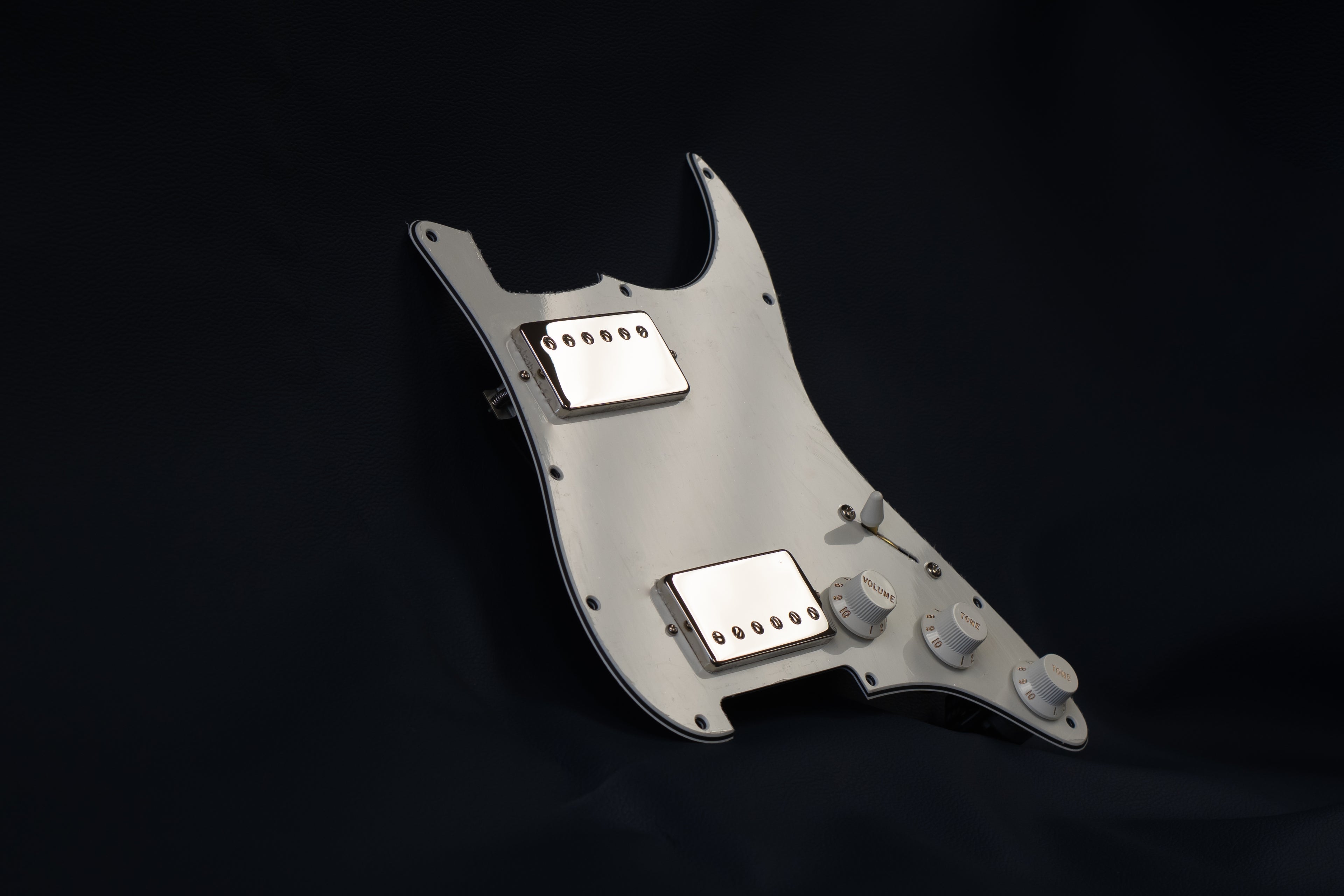 Custom Shop : Pickguard chargé HSS pour Strat®