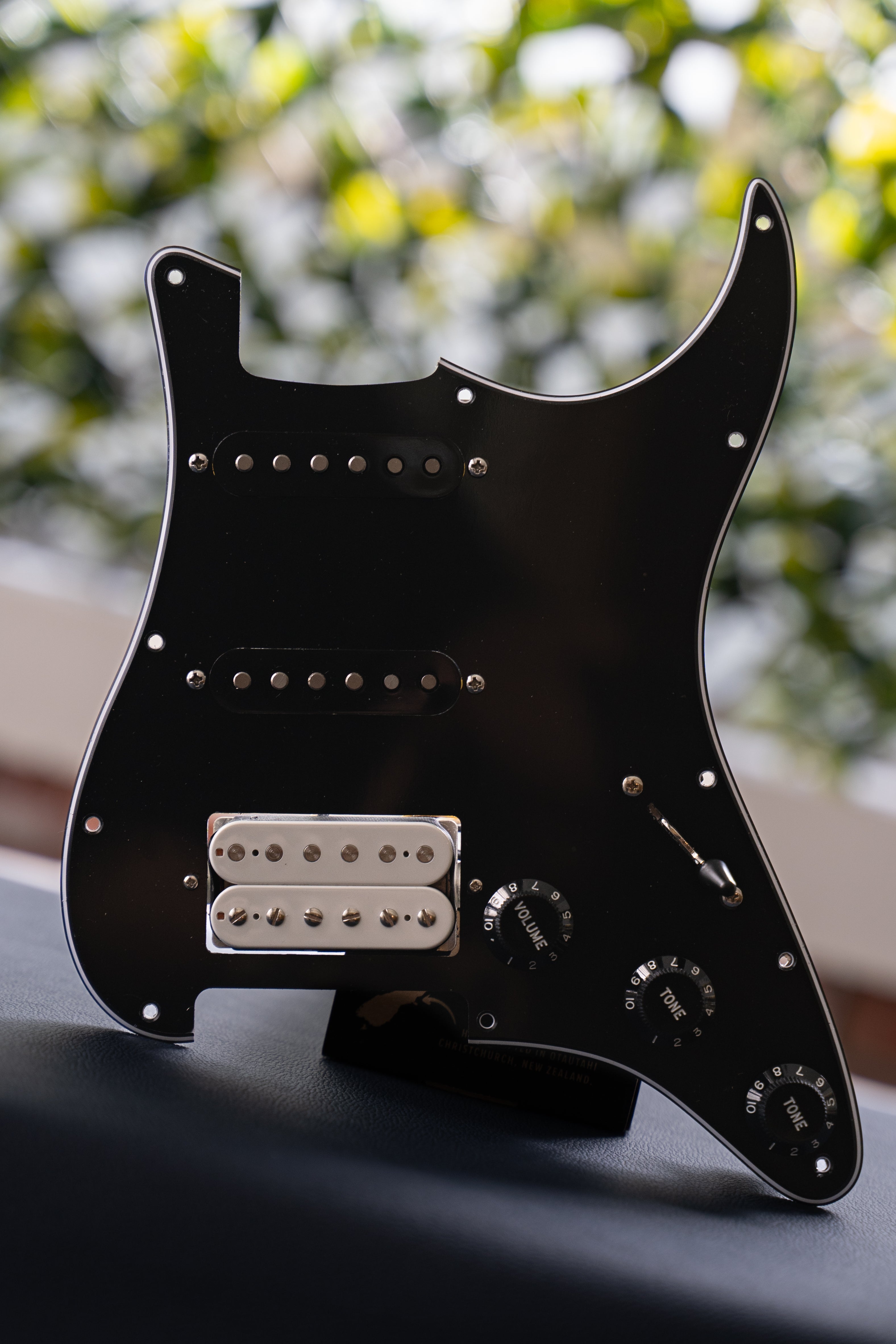 Custom Shop: HSS Loaded Pickguard für Strat®